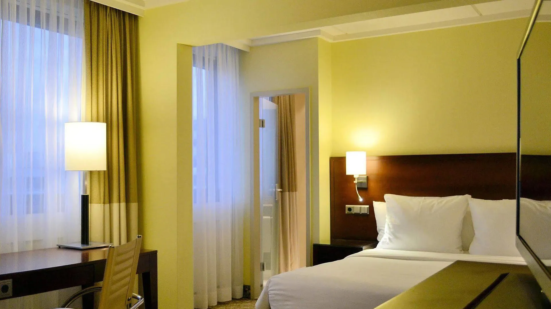 Hotel Courtyard By Marriott Duesseldorf Seestern