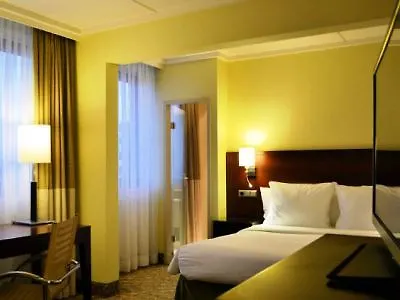 Courtyard By Marriott Duesseldorf Seestern Отель